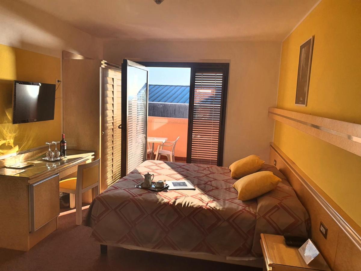 Hotel Antares กราโด ภายนอก รูปภาพ