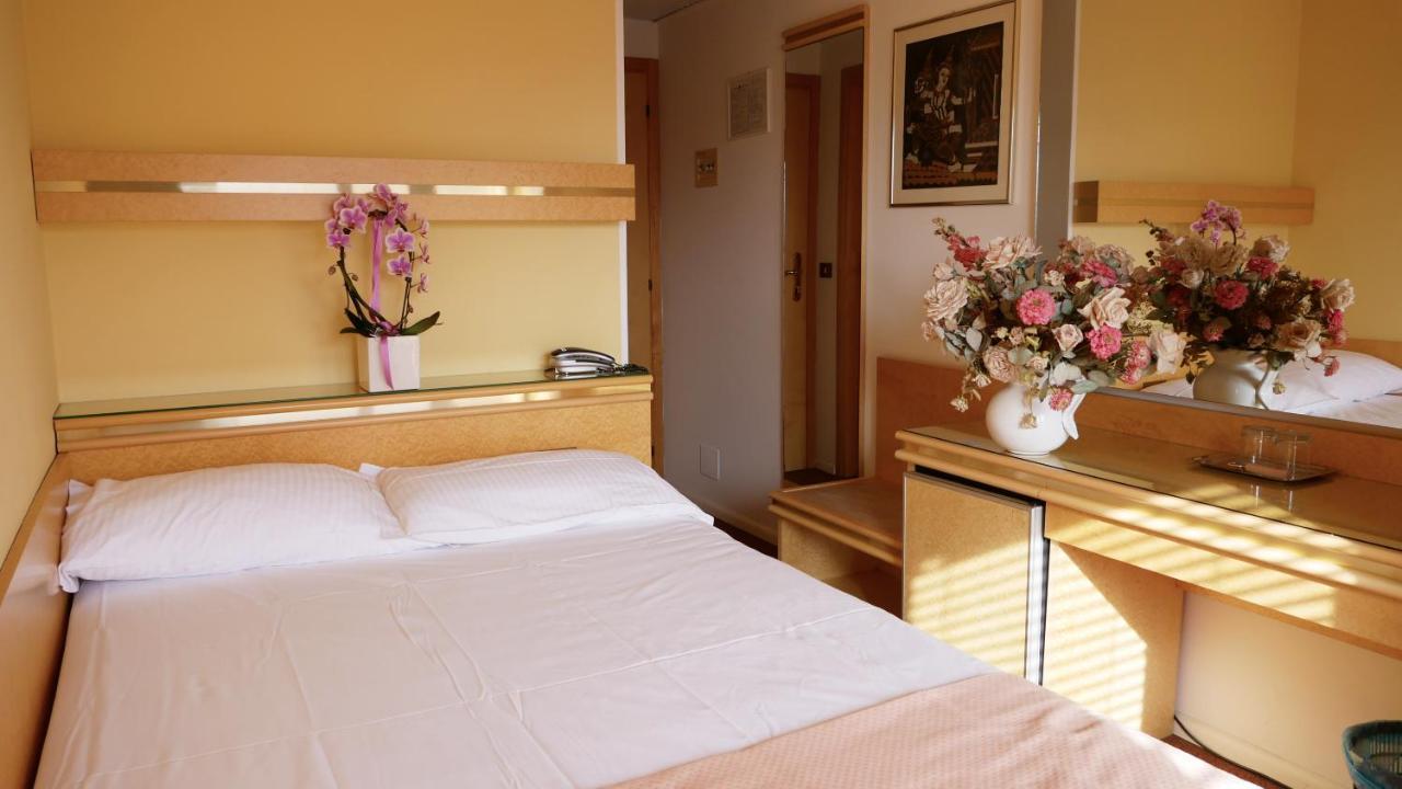 Hotel Antares กราโด ภายนอก รูปภาพ